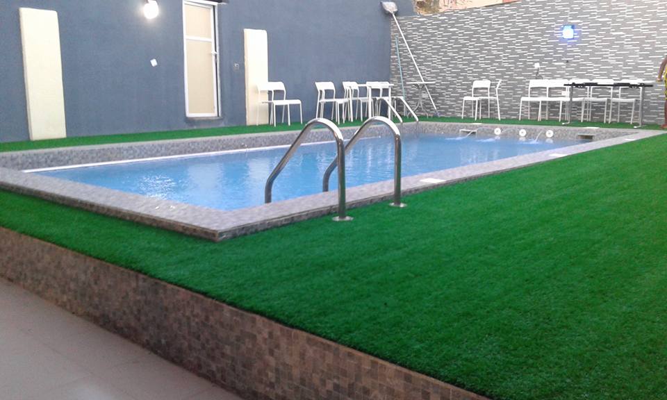 kolam rumput sintetik.jpg