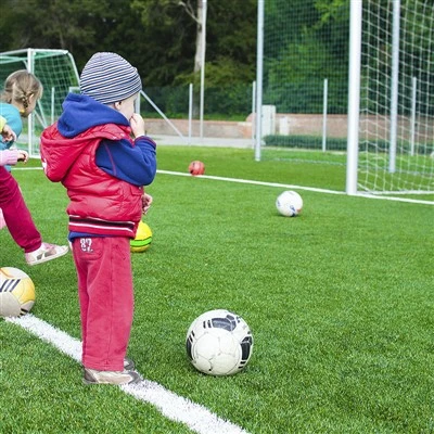 Perlawanan Bola Sepak Padang Bola Tiruan Turf
